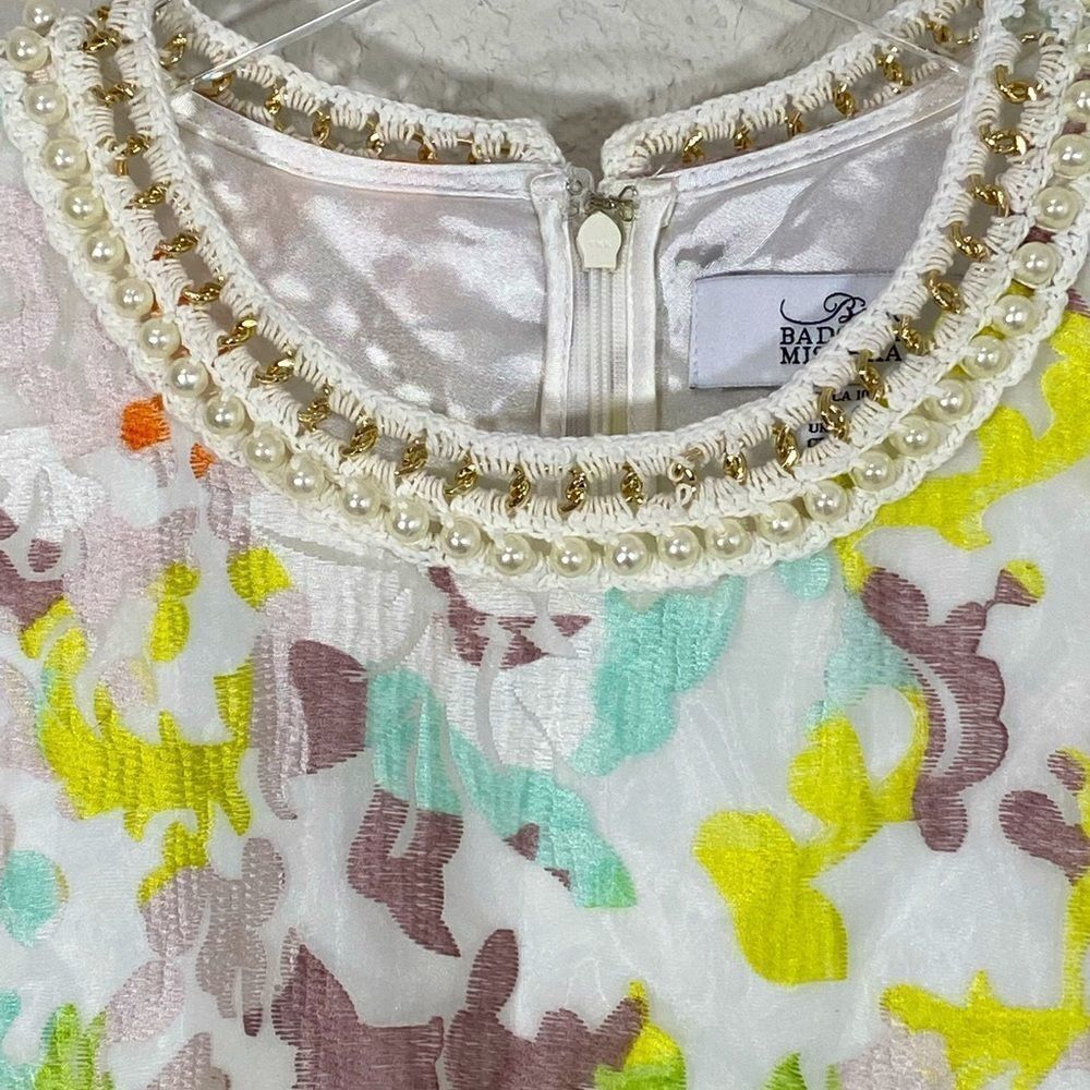 BELLE BADGLEY MISCHKA - TRAPEZE STYLE - FULLY LINED - FAUX PEARL NECKLACE - B16